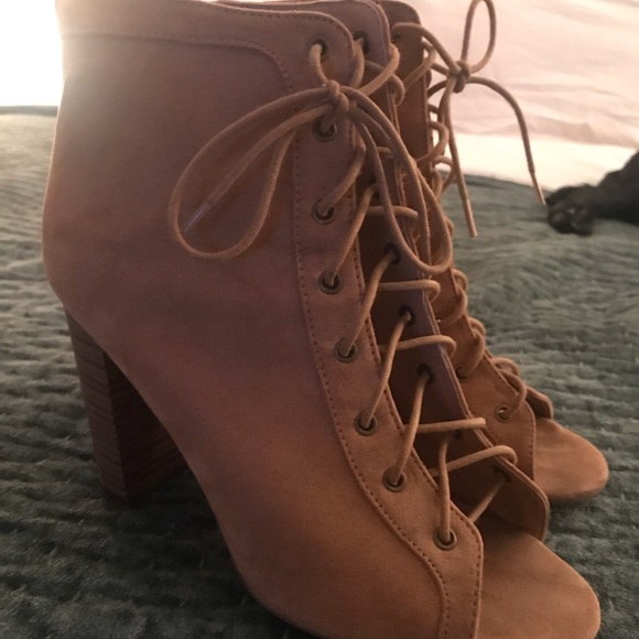 Size 8 Just Fab Dione Tan Heels - Picture 1 of 4